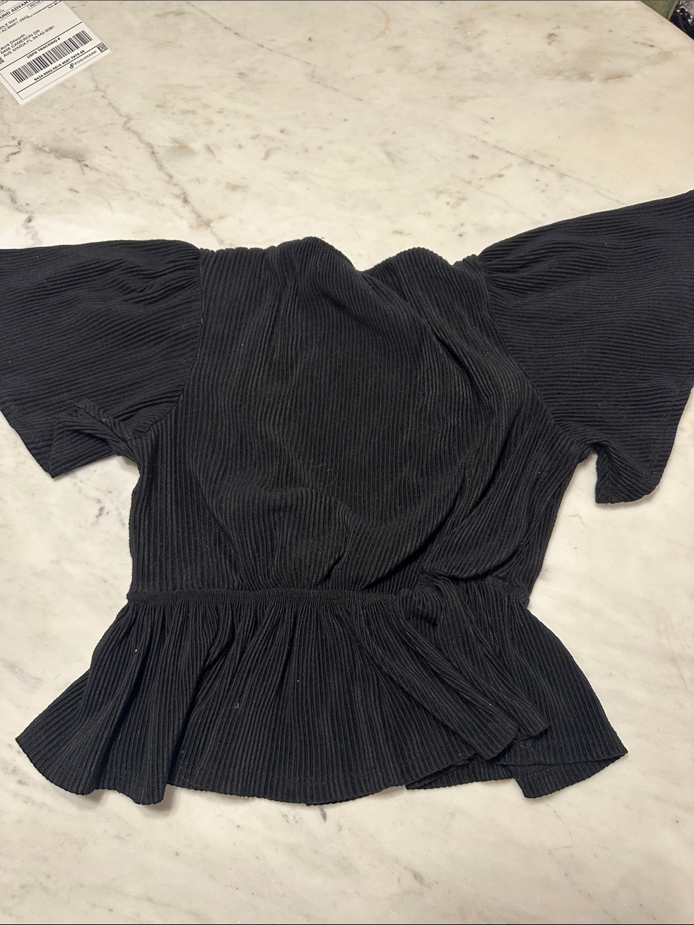 Urban outfitters Black Pleated V-Neck Flutter Sleeve Top size XS - Picture 6 of 6